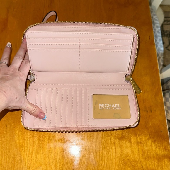 Michael Kors wristlet - Picture 2 of 3